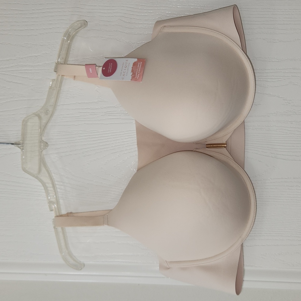 NWT Cacique Lightly Lined Full Coverage Nude/Beige Bra. Size 48D.